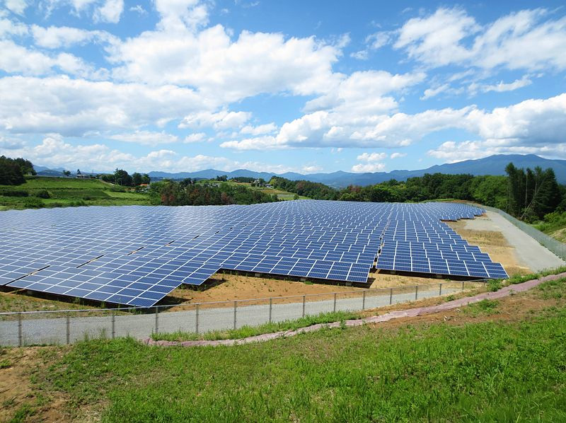 写真）長野県佐久市メガソーラー発電所