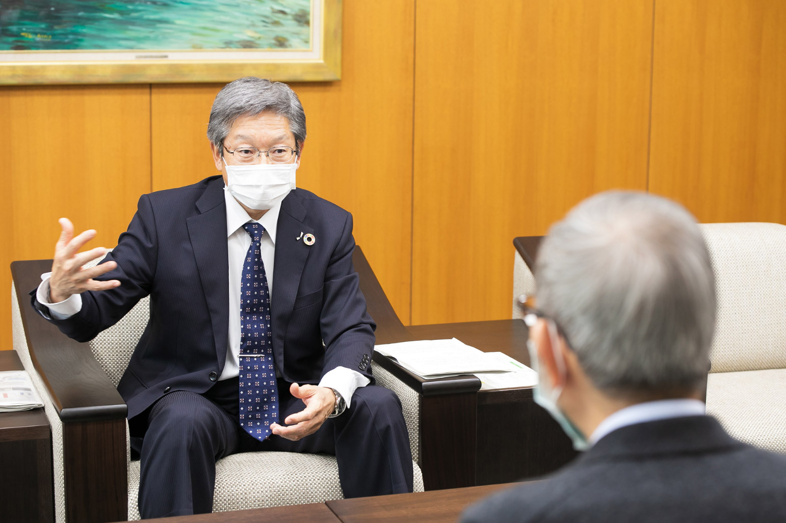 写真）鈴木英也氏。座右の銘は「人事を尽くして天命を待つ」。「最初から天命を待っていたらただのさぼりですが、『人事を尽くす』というところが大事なんだろうな」。