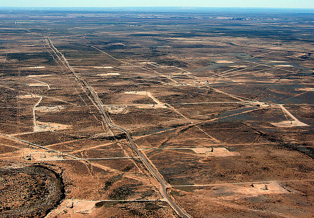 写真1：パーミアン盆地のシェールオイル・ガス採掘場