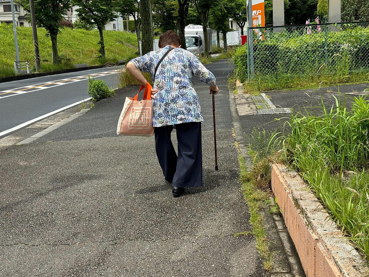 写真）能見台エリアを歩く住民