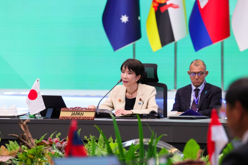 写真）第3回アジア・ゼロエミッション共同体（AZEC）首脳会合で発言する高市早苗首相　2025年10月26日　マレーシア・クアラルンプール
